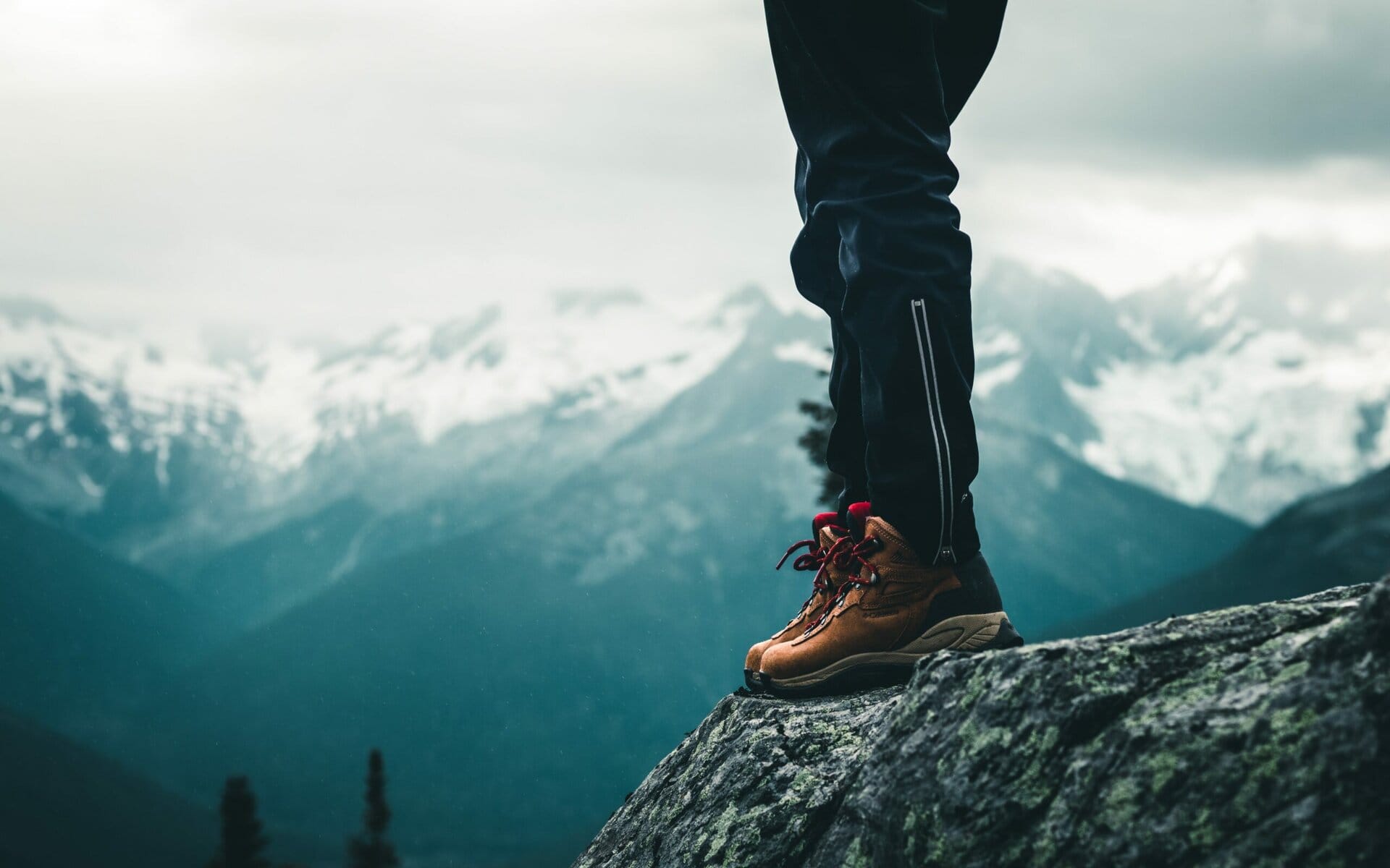 Ali-Kazal-Hiking Shoe-unsplash